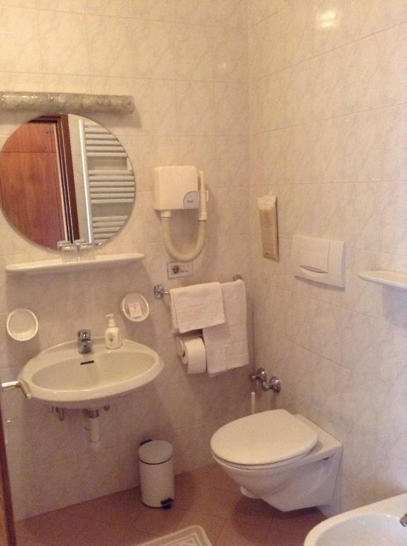 Hotel Tannerhof Мерано Стая снимка